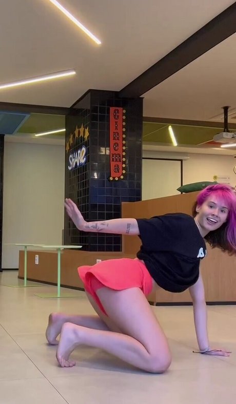 Julia K Barni estrella archivo