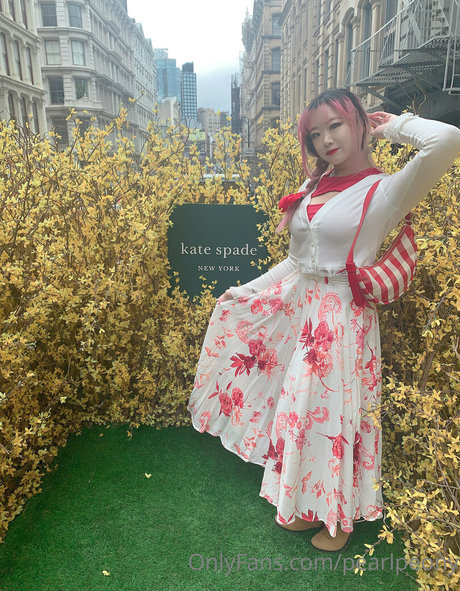 Yoga rubia onlyfans caliente erótico archivo