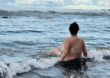 boobStruggle actrice chaude galeries