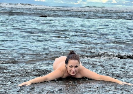 boobStruggle arte estelar galerías