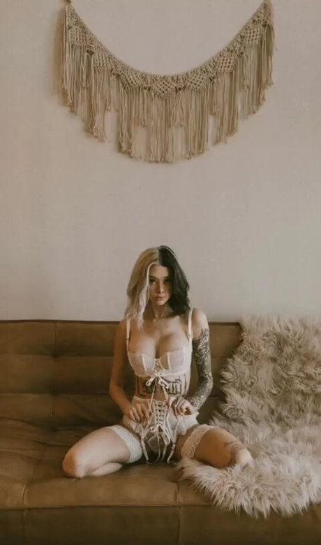 Alyssa Litanski modelo de arte foto