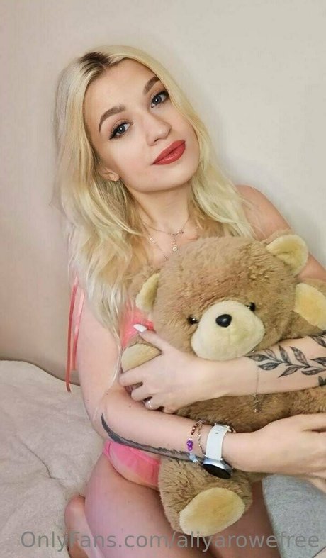 aliyarowefree adult model pics