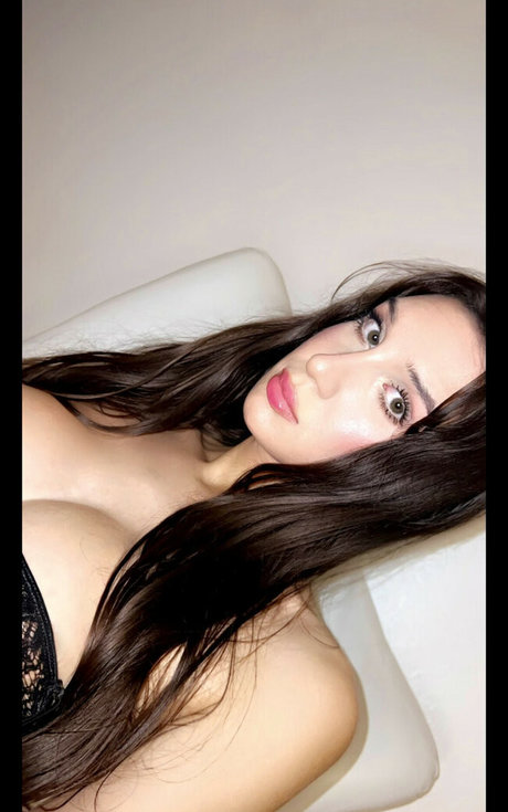 Celiashia model adult image