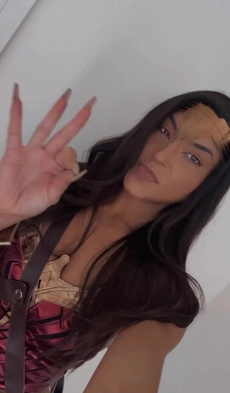 Leah Shutkever modelo agradable foto