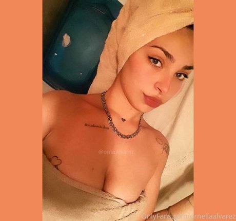 ornellaalvarez naked actress pics