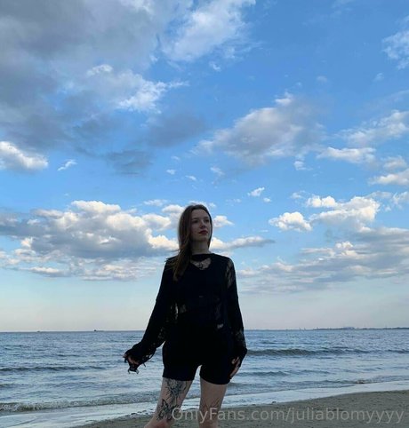 juliablomyyyy desnudos estrella archivo