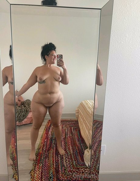 Thecurvyfoxx model nude img