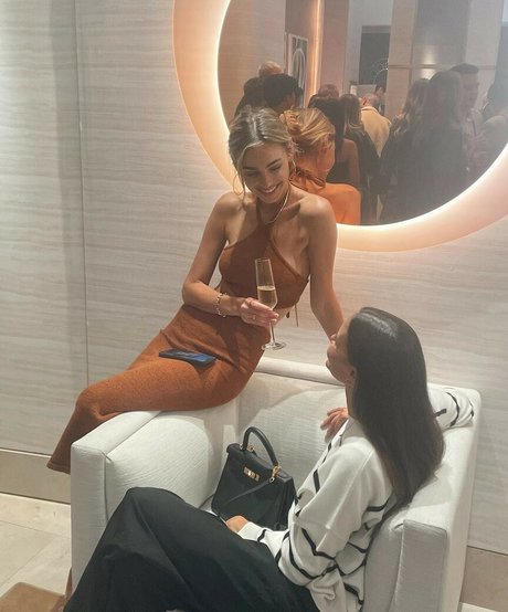 Elizabeth Turner modelo pornografico galerías