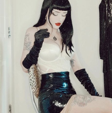 missdellavigne actriz caliente galerías