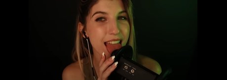 FrivolousFox ASMR modèles nus des photos