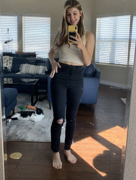 FrivolousFox ASMR porn actress image