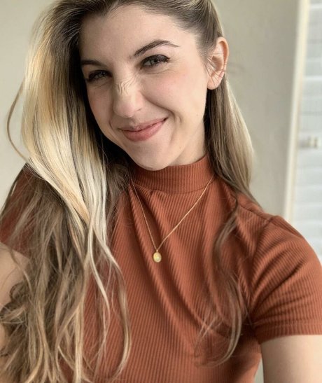 FrivolousFox ASMR profile image