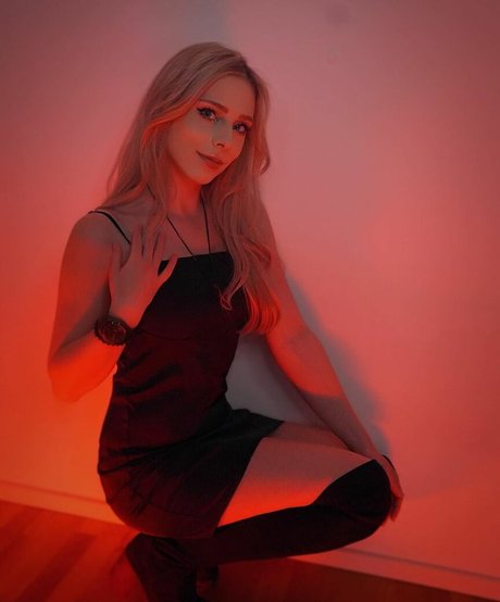 Milschbaum model xxx pic