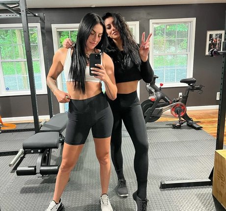 Sonya Deville profile image