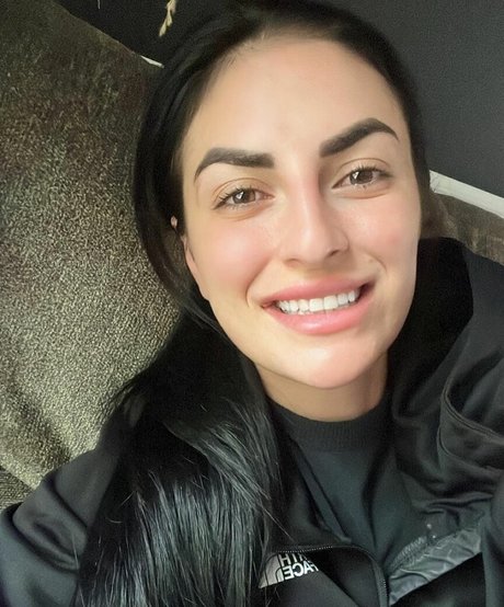 Sonya Deville star sexy picture