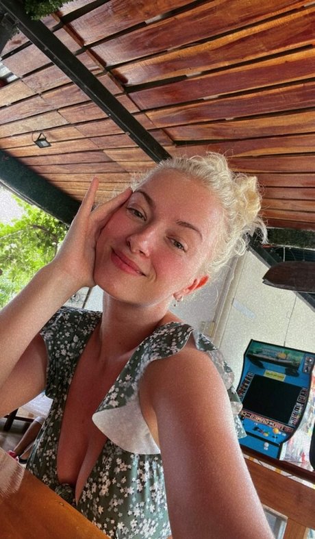 Mimi Lintrup art de star du porno photos