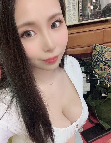 Yuria Yoshine modelo sexy foto