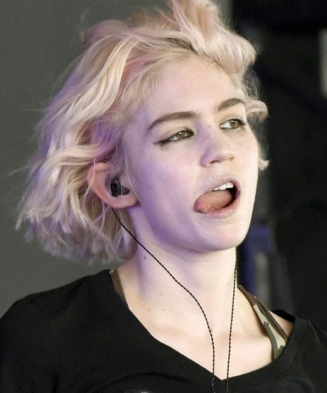 Grimes modelo erótico fotos