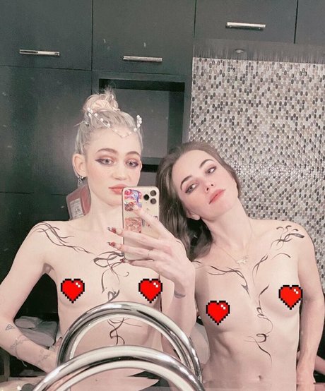Grimes star nudes images