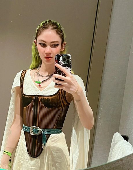 Grimes hot actress pic