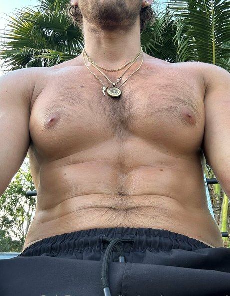 tooturntuncensored model top pictures