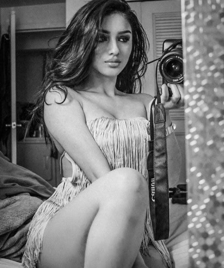 Alishba Sheikh hd model pics