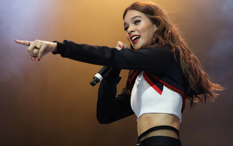 Hailee Steinfeld modelo desnuda recopilación