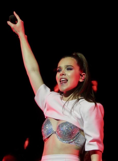 Hailee Steinfeld estrella porno archivo