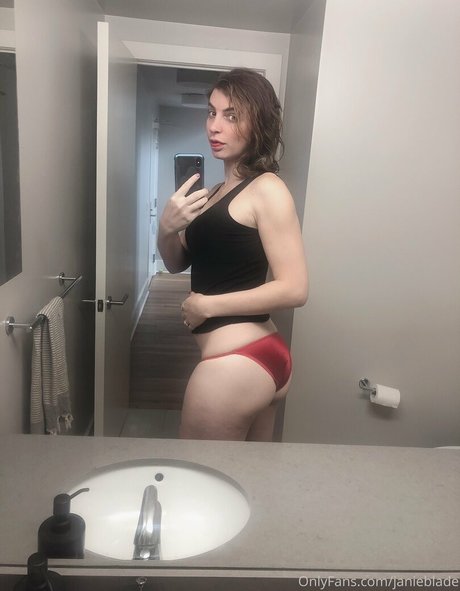 janieblade hermosa modelo imagen