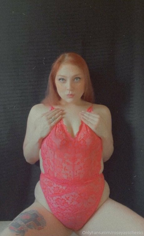 roseyasscheeks modelo desnudos imágenes