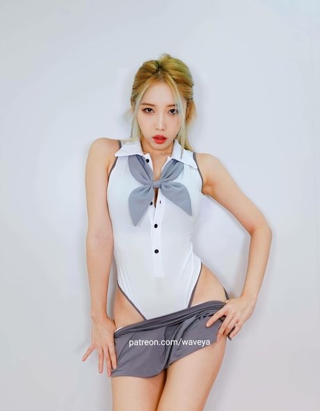 Waveya modelo desnudos galerías