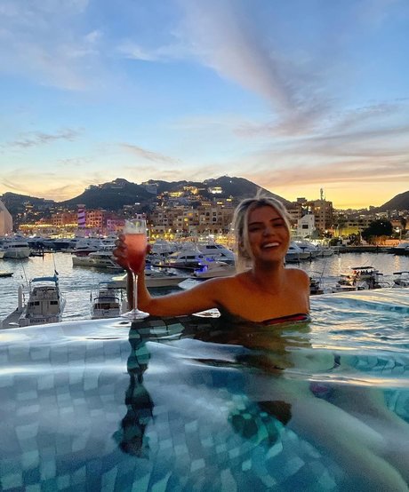 Alissa Violet actrice érotique archive