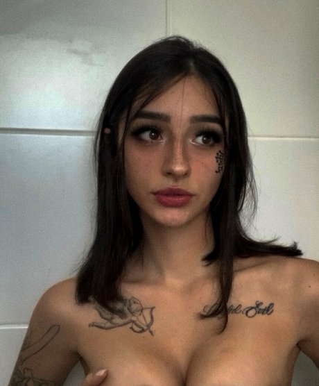 Leticia Caputi hermosa estrella porno foto