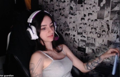 Leticia Caputi jolie étoile archive