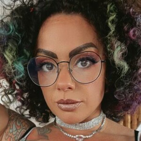 Solo Darling pretty pornstar image