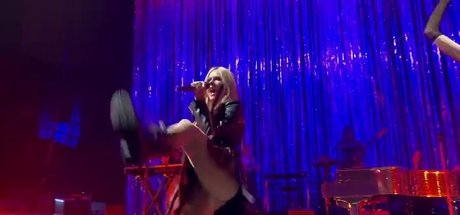 Avril Lavigne modèle érotique photos