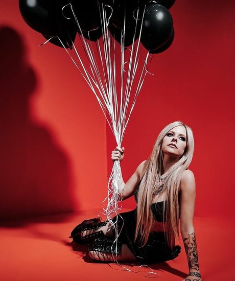 Avril Lavigne star érotique images