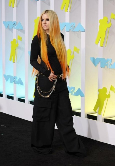 Avril Lavigne actriz porno fotos