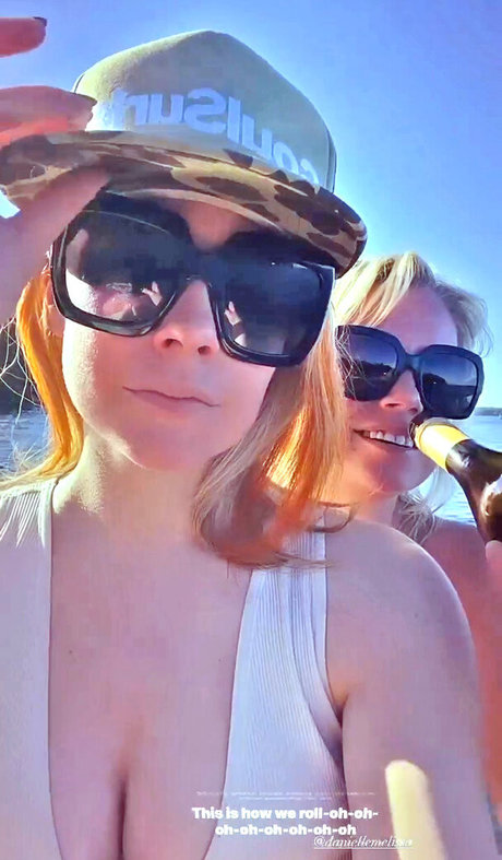 Avril Lavigne actriz caliente galería