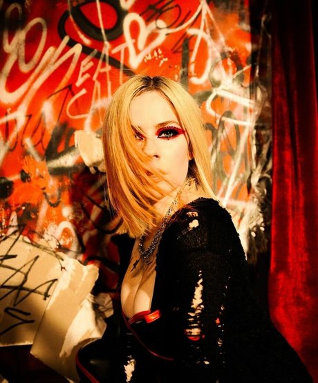 Avril Lavigne actrice chaude galeries