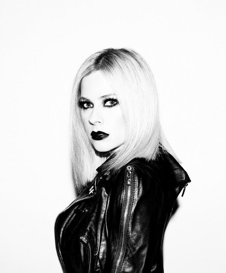 Avril Lavigne actrice nue archive