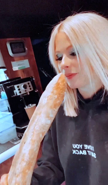 Avril Lavigne modèle magnifique galerie