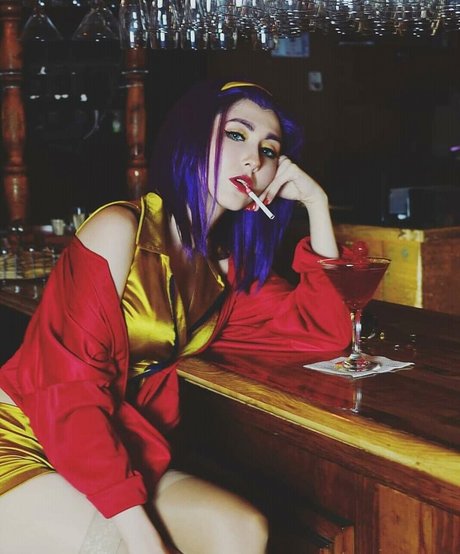 Kouryam actriz atractiva fotos