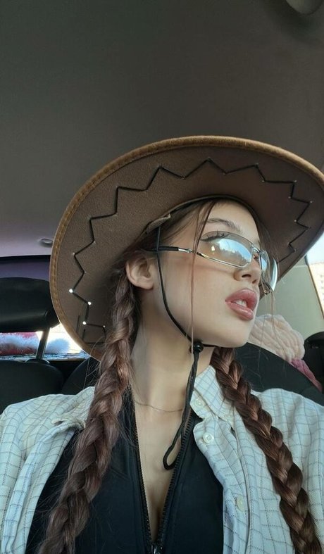 akyuliych bonita actriz imágenes