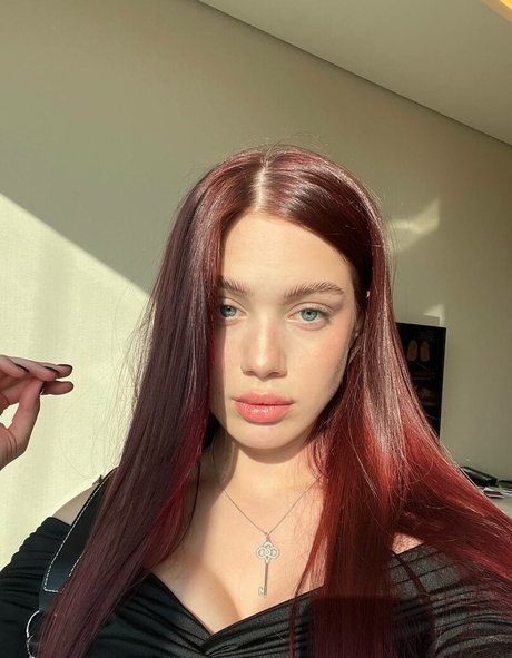 akyuliych star érotique photo