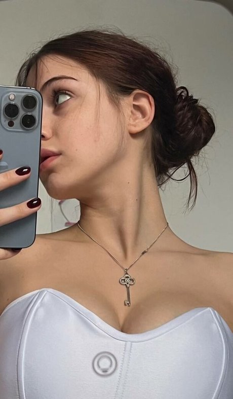 akyuliych hermosa estrella porno galerías