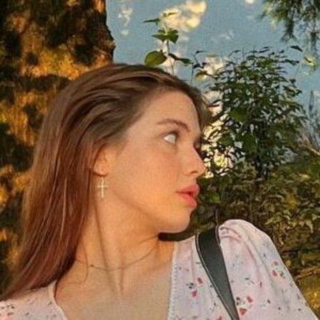 akyuliych hermosa estrella porno galería