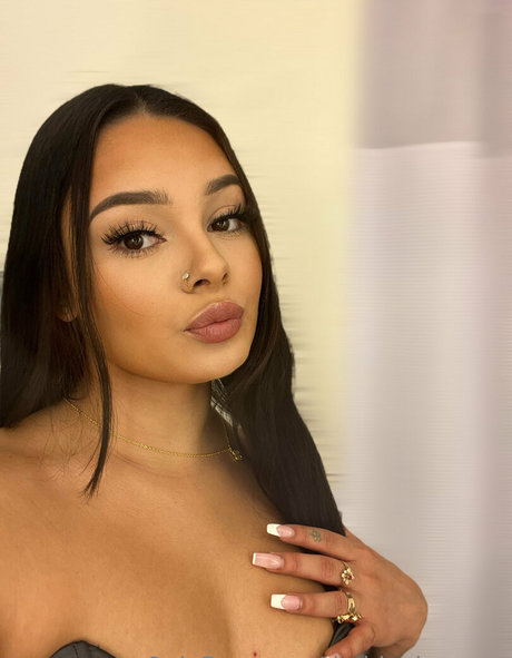 kendallknightt star sexy pic