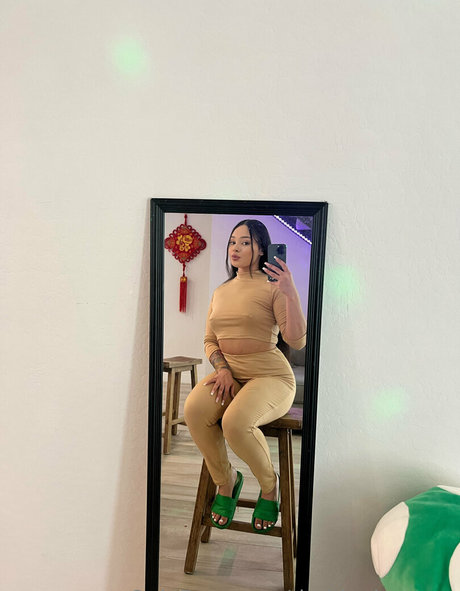 kendallknightt actriz atractiva archivo