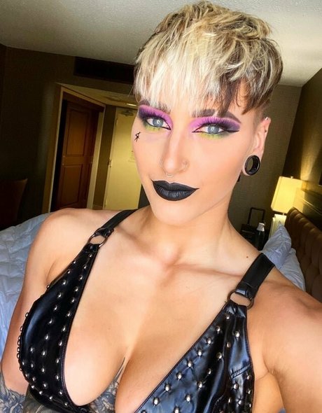 Rhea Ripley modelo perfecto archivo